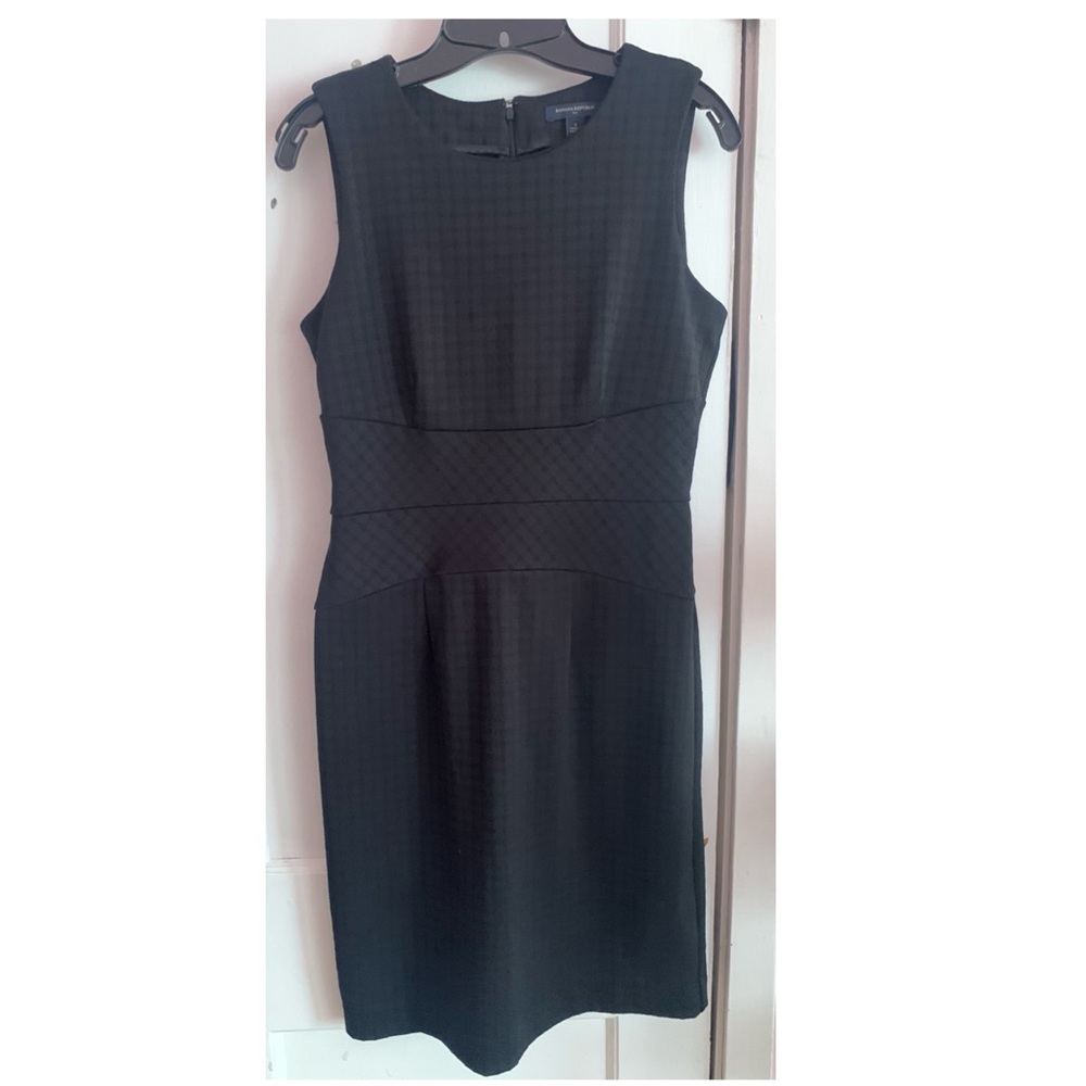 Banana Republic fitted sleeveless sheath dress